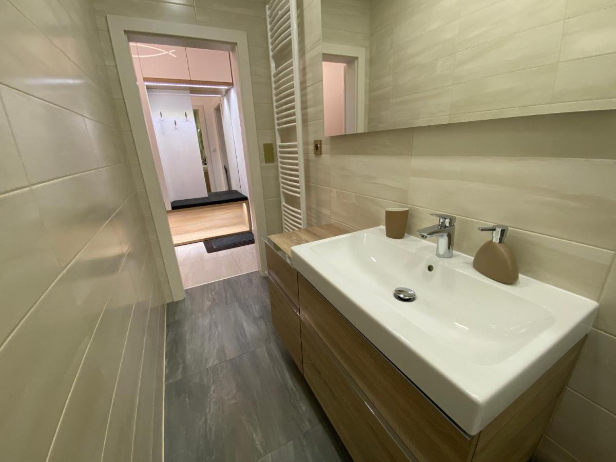 Classy Times - City Centre - Private Parking - Sunny Apartment Poprad Dış mekan fotoğraf
