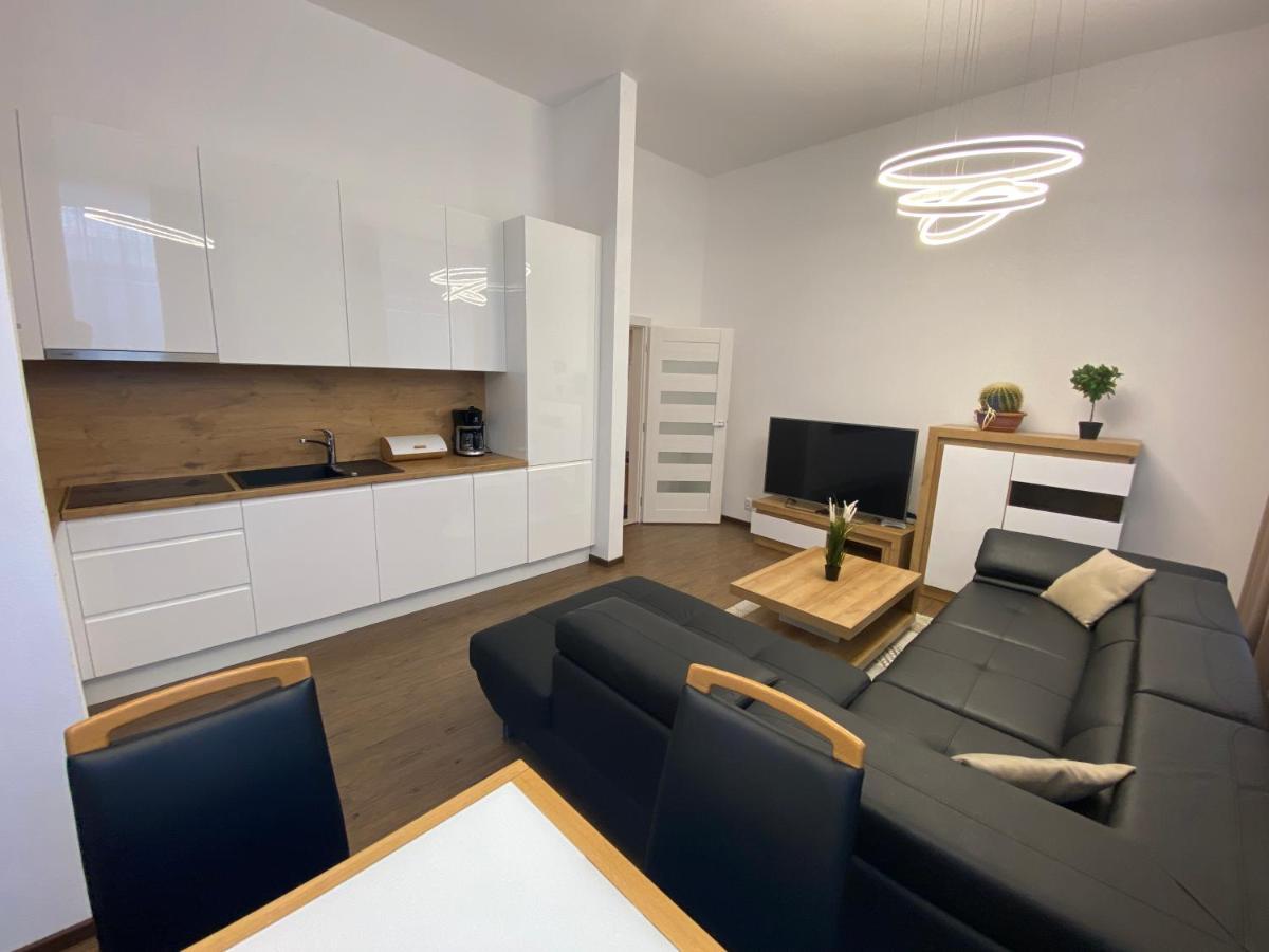 Classy Times - City Centre - Private Parking - Sunny Apartment Poprad Dış mekan fotoğraf